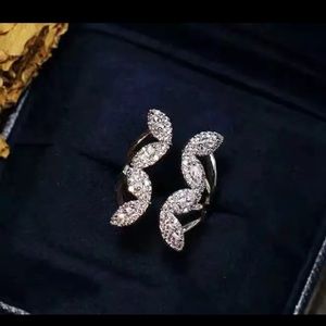 Adjustable butterfly ring